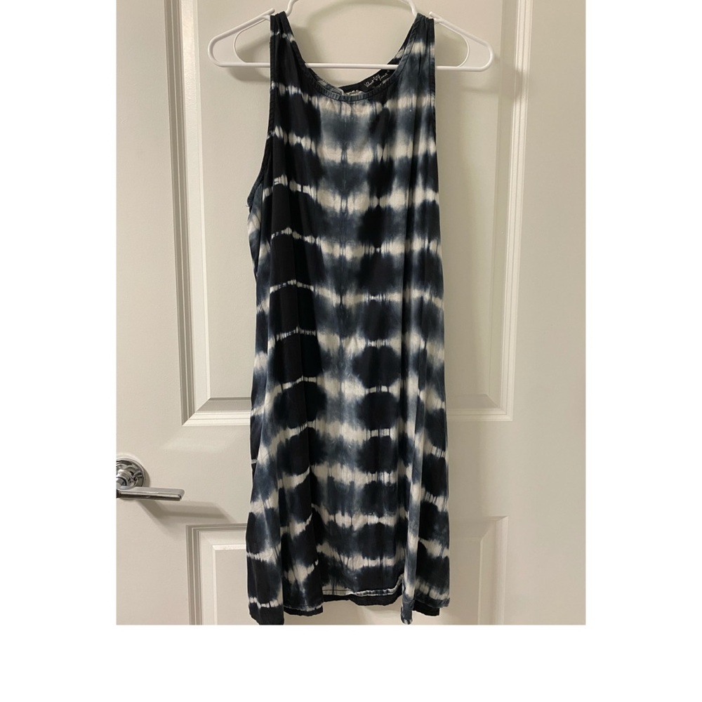 Black marble white knee length dress